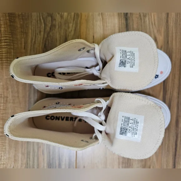 New Chuck Taylor All Star Lift Platform Petite Petals - Picture 5 of 11